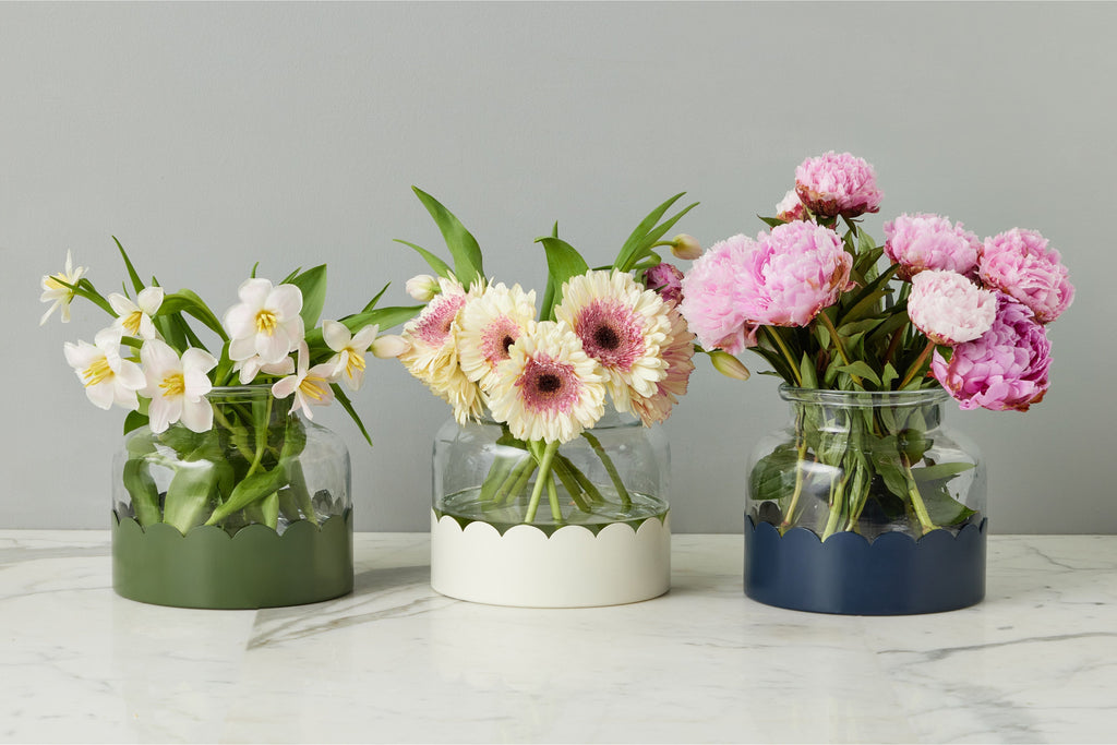 2-in-1 Scalloped Bloom Vase